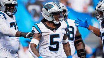 ex-cowboys-running-back-warns-former-team-after-incredible-performance-with-panthers:-‘buckle-up’