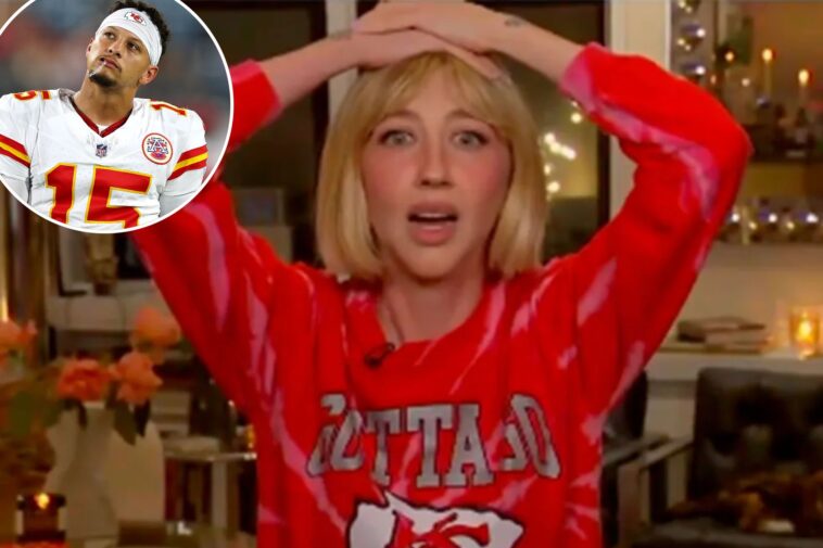 ‘manningcast’-revels-in-heidi-gardner-heartbreak-during-patrick-mahomes-pick-six
