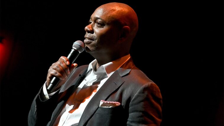 washington-post-rebukes-dave-chappelle,-other-top-comedians-for-performing-at-saudi-comedy-fest