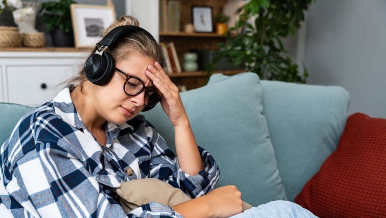 ‘why-am-i-so-depressed?’-says-wife-who-listens-to-8-hours-of-murder-podcasts-a-day