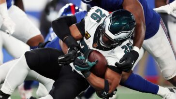 eagles-rt-johnson-calls-for-‘less-predictable’-attack