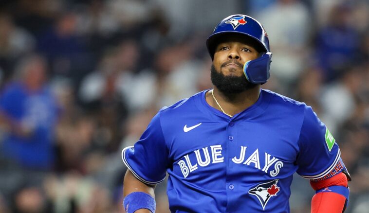 yankees-fan-throws-can-at-vladimir-guerrero-jr’s-family-before-elimination:-report