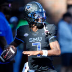 smu-quarterback-kevin-jennings-completes-behind-the-back-pass-against-stanford
