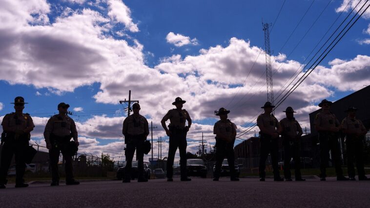 trump’s-national-guard-troops-can-stay-in-illinois-but-federal-judge-blocks-deployment