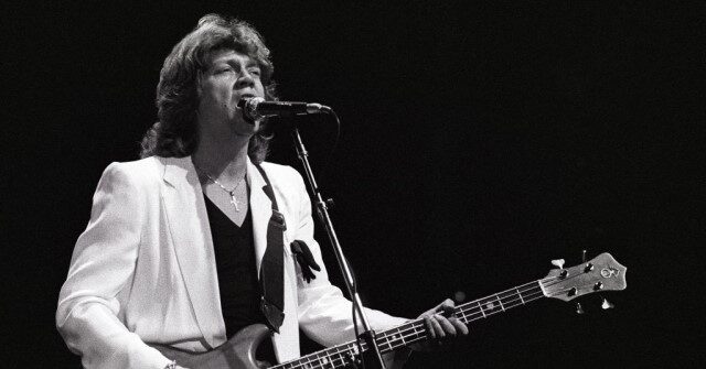 moody-blues-bassist,-singer,-songwriter-john-lodge-dead-at-82