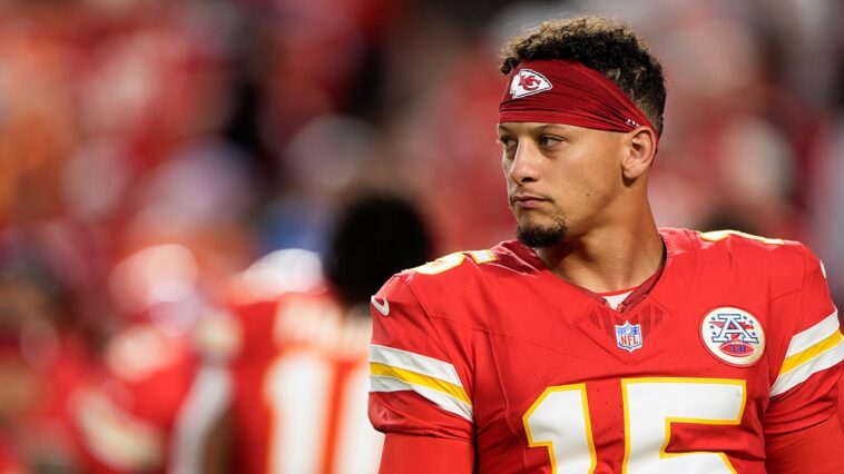 patrick-mahomes-gives-cold-reaction-after-lions-player-snubs-his-handshake-to-start-brawl-with-opponent