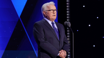 actor-martin-sheen-calls-trump-the-‘biggest-nothing-in-the-world,’-offers-spiritual-advice