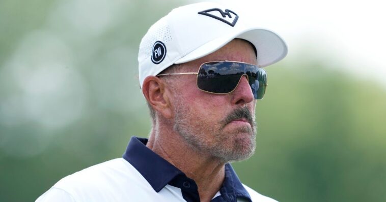 golf-great-phil-mickelson-tees-off-on-dems-in-blistering-post-on-cost-of-living:-‘your-policies-do-the-opposite’