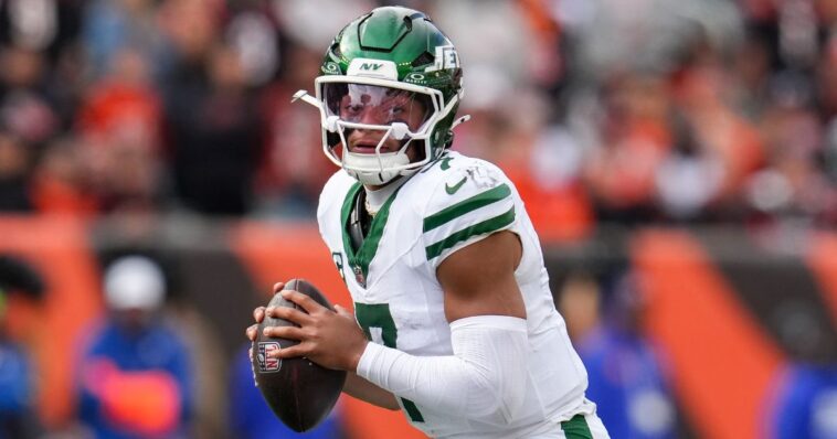 moving-moment-video:-‘gonna-get-pretty-vulnerable-here’-–-nfl-qb-was-about-to-cry-on-field-over-goodness-of-god