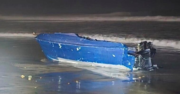 multiple-people-dead-after-suspected-human-smuggling-boat-capsizes-off-san-diego-coast