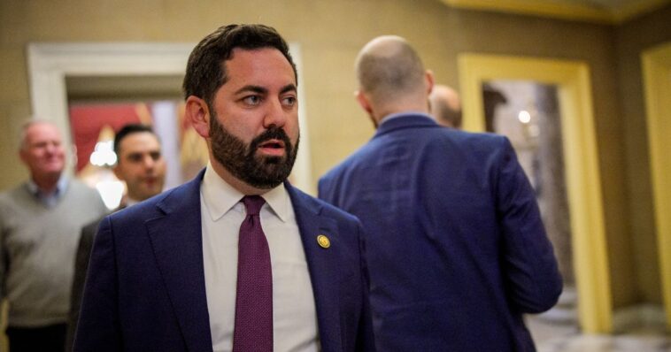 five-republicans-defy-trump-in-bid-to-give-federal-employees-full-union-rights