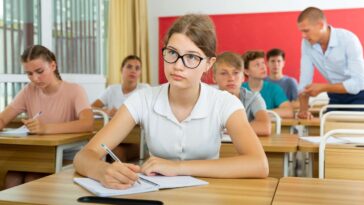 troubling-new-survey-shows-90-percent-of-graduating-high-school-seniors-don’t-know-the-airspeed-velocity-of-an-unladen-swallow