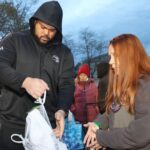 giants’-jermaine-eluemunor-is-giving-back-with-200-turkey-donation-to-families-in-need