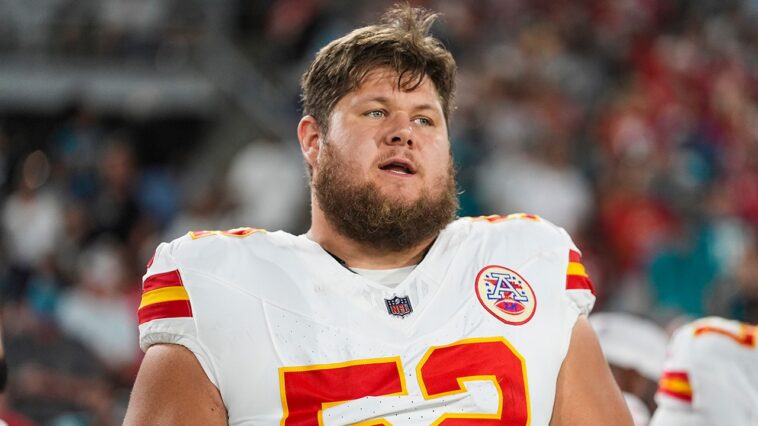 chiefs’-super-bowl-champion-lineman-refuses-to-hit-panic-button-despite-team’s-uphill-climb-to-playoffs