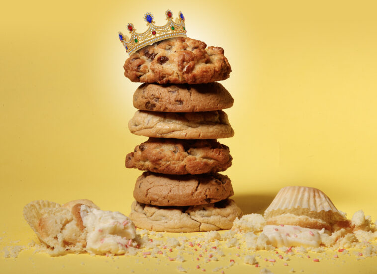 cookie-shops-are-kicking-cupcakes-to-the-curb,-drawing-lines-that-have-‘gotten-out-of-hand’-over-nyc’s-latest-food-obsession  
