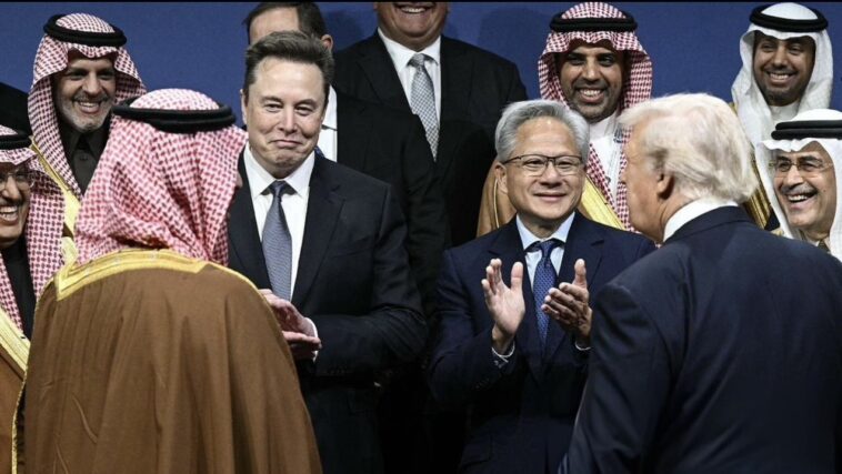 elon-musk-back-in-the-fold?-trump-greets-elon-at-white-house-dinner,-poses-for-photo,-and-gives-shoutout-during-hilarious-kamala-harris-roast-at-saudi-investment-summit-–-musk-thanks-trump-for-“all-he-has-done-for-america-and-the-world”-(video)