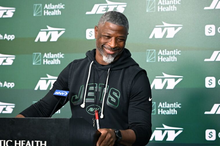 the-iconic-new-york-photo-aaron-glenn-is-using-to-epitomize-his-steady-jets-culture-change