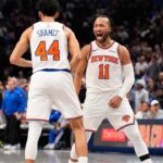knicks-narrowly-defeat-mavericks-as-offensive-foul-call-in-closing-seconds-sparks-debate