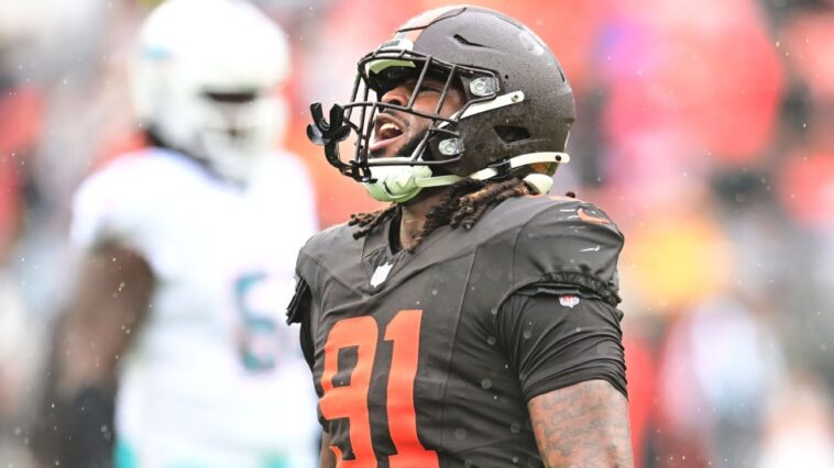 browns,-de-wright-reach-3-year,-$33m-extension