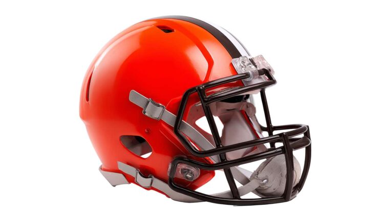 embarrassed-cleveland-browns-suddenly-realize-they-forgot-to-put-a-logo-on-their-helmets-this-whole-time