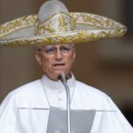 in-show-of-support-for-immigrants,-pope-leo-dons-new-papal-sombrero