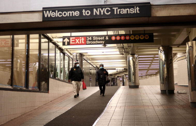 police-are-hunting-nyc-subway-attacker-who-allegedly-slashed-two-men-in-the-face
