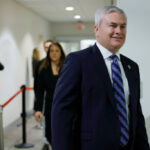 watch:-the-priceless-30-seconds-where-rep.-comer-forces-dems-to-listen-to-hakeem-jeffries-beg-epstein-for-cash