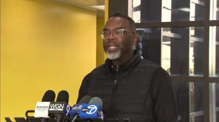 just-in:-chicago-shootings-after-christmas-tree-lighting-ceremony-leave-8-injured-and-one-14-year-old-dead,-lawmaker-says-300-juviniles-were-rioting-in-teen-takover-–-trump-responds!-(video)