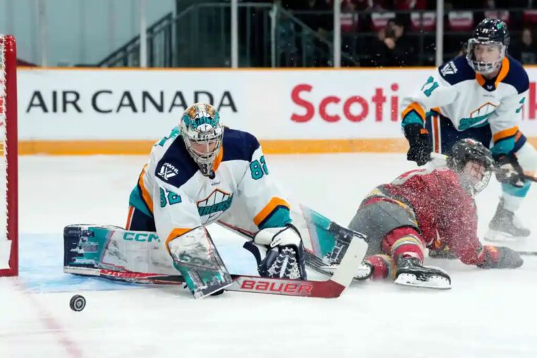 taylor-girard’s-third-period-hat-trick-leads-sirens-to-shutout-win-in-pwhl-opener