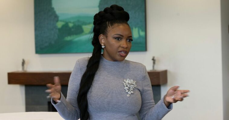 crockett-promises-not-to-swear-on-live-tv,-then-immediately-curses-out-mike-johnson