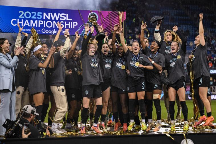 gotham-fc-celebrating-nwsl-championship-at-city-hall
