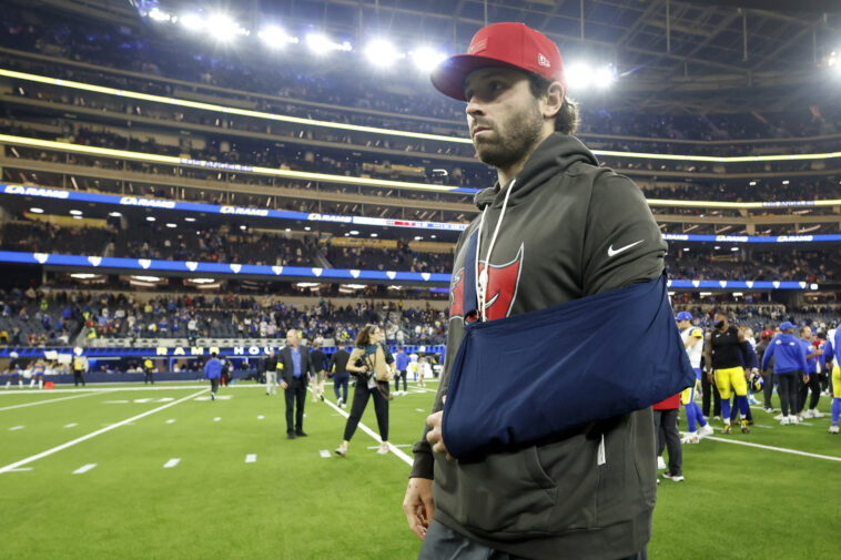baker-mayfield’s-arm-in-sling-after-injuring-shoulder-during-buccaneers’-brutal-loss-to-rams