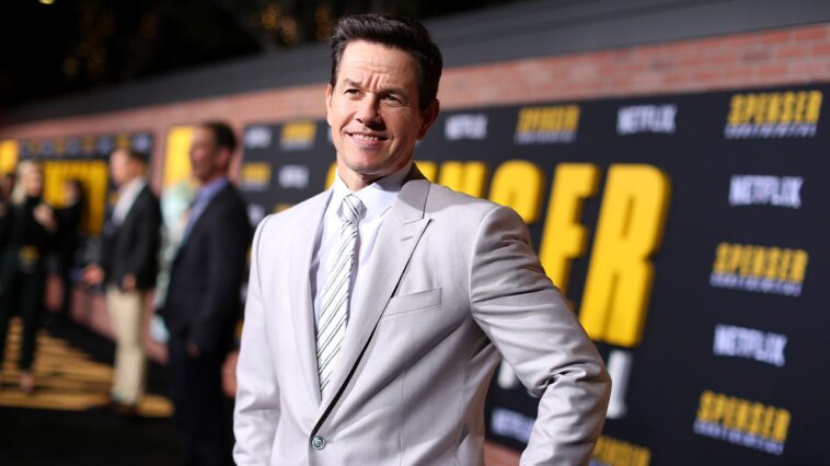 mark-wahlberg’s-kids-mock-his-movie-roles-during-family-night,-joke-he-could-‘never-beat-jason-bourne’