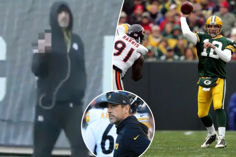 aaron-rodgers-flips-off-camera-before-missing-steelers-bears-clash