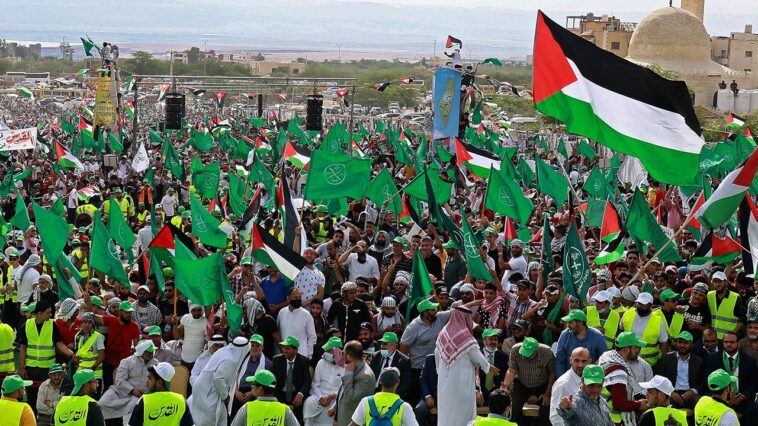 trump-signs-executive-order-targeting-certain-muslim-brotherhood-chapters-as-terrorist-groups