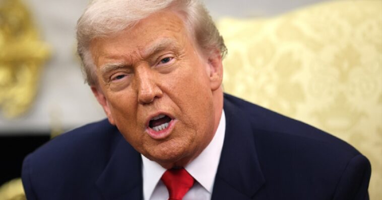 ‘chanting-bring-in-trump’:-after-wildly-violent-chicago-weekend,-trump-says-he’s-being-begged-to-save-the-blue-city