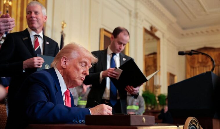 trump-signs-order-launching-‘manhattan-project’-for-artificial-intelligence