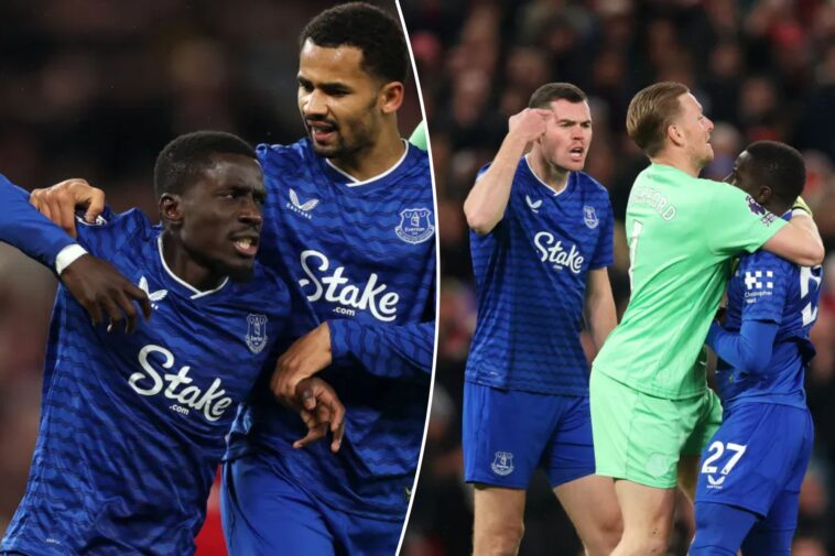 everton-player-ejected-with-red-card-for-hitting-own-teammate