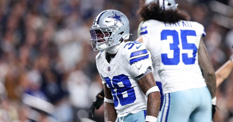 determined-cowboys-rookie-pulls-off-game-changing-play-seconds-after-being-knocked-on-his-back