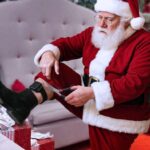 mall-santa-prepares-for-seasonal-gig-by-cutting-off-ankle-monitor
