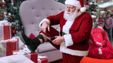 mall-santa-prepares-for-seasonal-gig-by-cutting-off-ankle-monitor