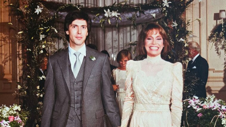 mary-tyler-moore’s-husband-shares-photos-from-their-unexpected-thanksgiving-eve-wedding