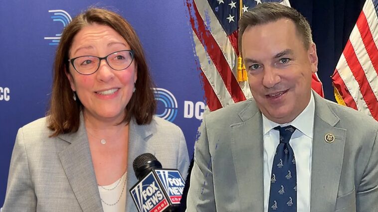 showdown-for-the-house:-democrats,-republicans-brace-for-high-stakes-midterm-clash