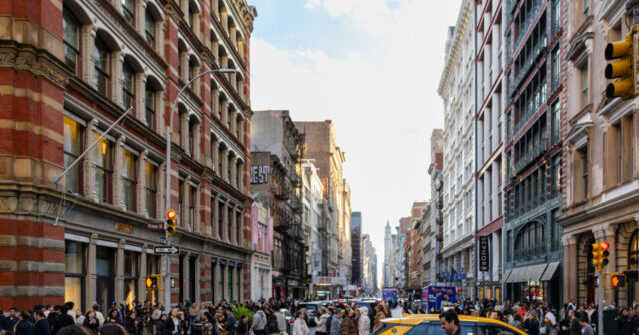 job-claims-fall-to-seven-month-low-as-employers-hold-the-line-on-layoffs