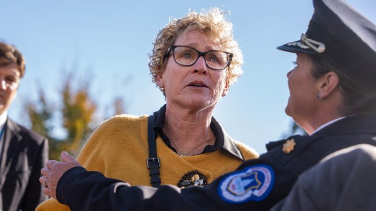 veterans-flood-democrat’s-office-with-supportive-calls-as-backlash-grows-over-‘illegal-orders’-video