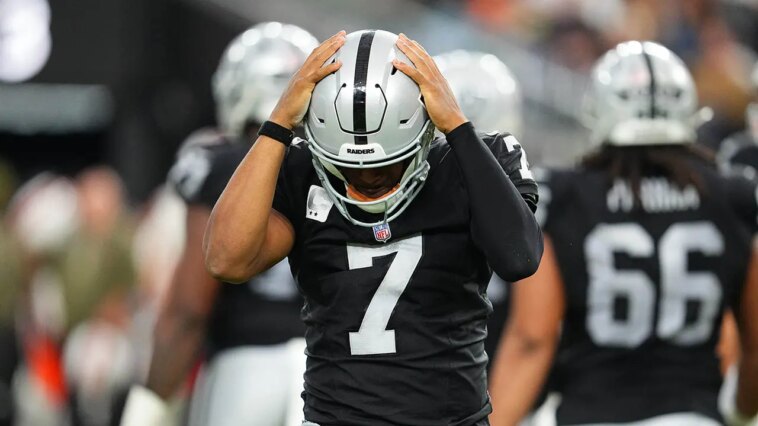 raiders-qb-geno-smith-apologizes-after-flipping-off-booing-fans-following-fifth-straight-loss