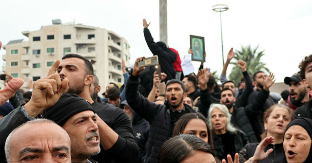 syrian-‘security-forces’-shoot-at-protesters-in-alawite-stronghold