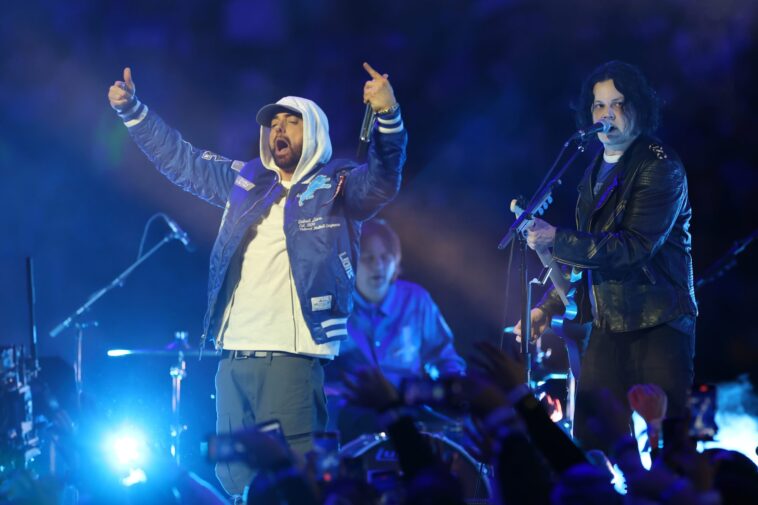 eminem-makes-surprise-thanksgiving-halftime-appearance-with-jack-white