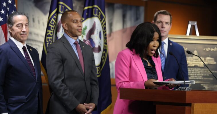 crockett-likened-federal-intervention-in-cities-to-slave-patrols-just-1-day-before-tragic-national-guard-shootings