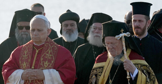 watch:-pope-leo-xiv-offers-emotional-prayer-meeting-to-islamist-turkey’s-small-catholic-community